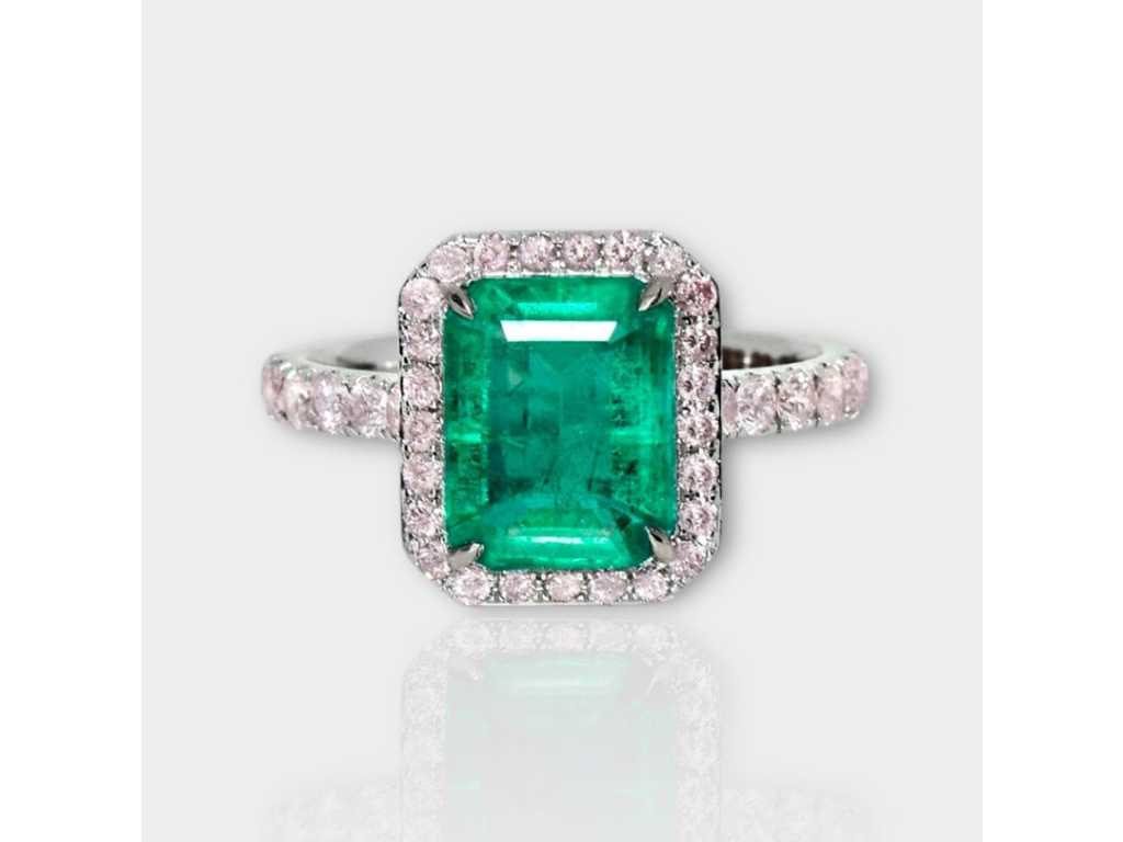 Luxury Ring in Natural Green Emerald with Natural Pink Diamonds 3.48 carat