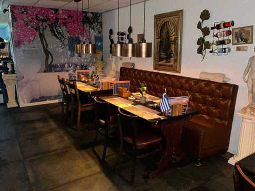 Complete Restaurantinrichting incl. Baropstelling, Meubilair & Decoratieve Kunstobjecten