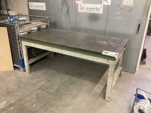 Lastafel, werktafel massief staal 200x100cm 90cm hoog, ongeveer 800kg zwaar, gat 25mm, plaat 43mm