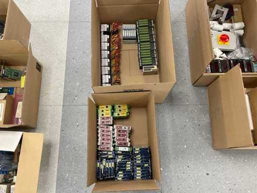 Un set de materiale de comutare și module de comunicații