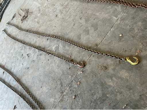 2 chaînes de levage 1 mesure 3m20 1 est 2m90 Autre matériel d’entrepreneur (2x)