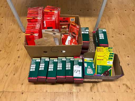 Impreza z materia?ami do szlifowania