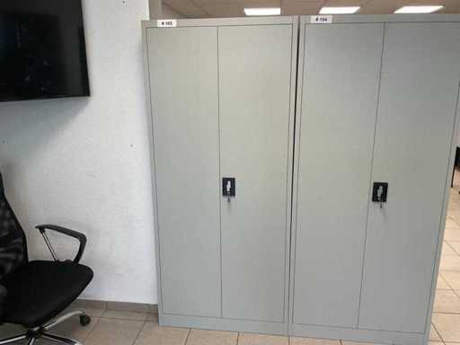 Metalen archiefkast met scharnierende deuren
