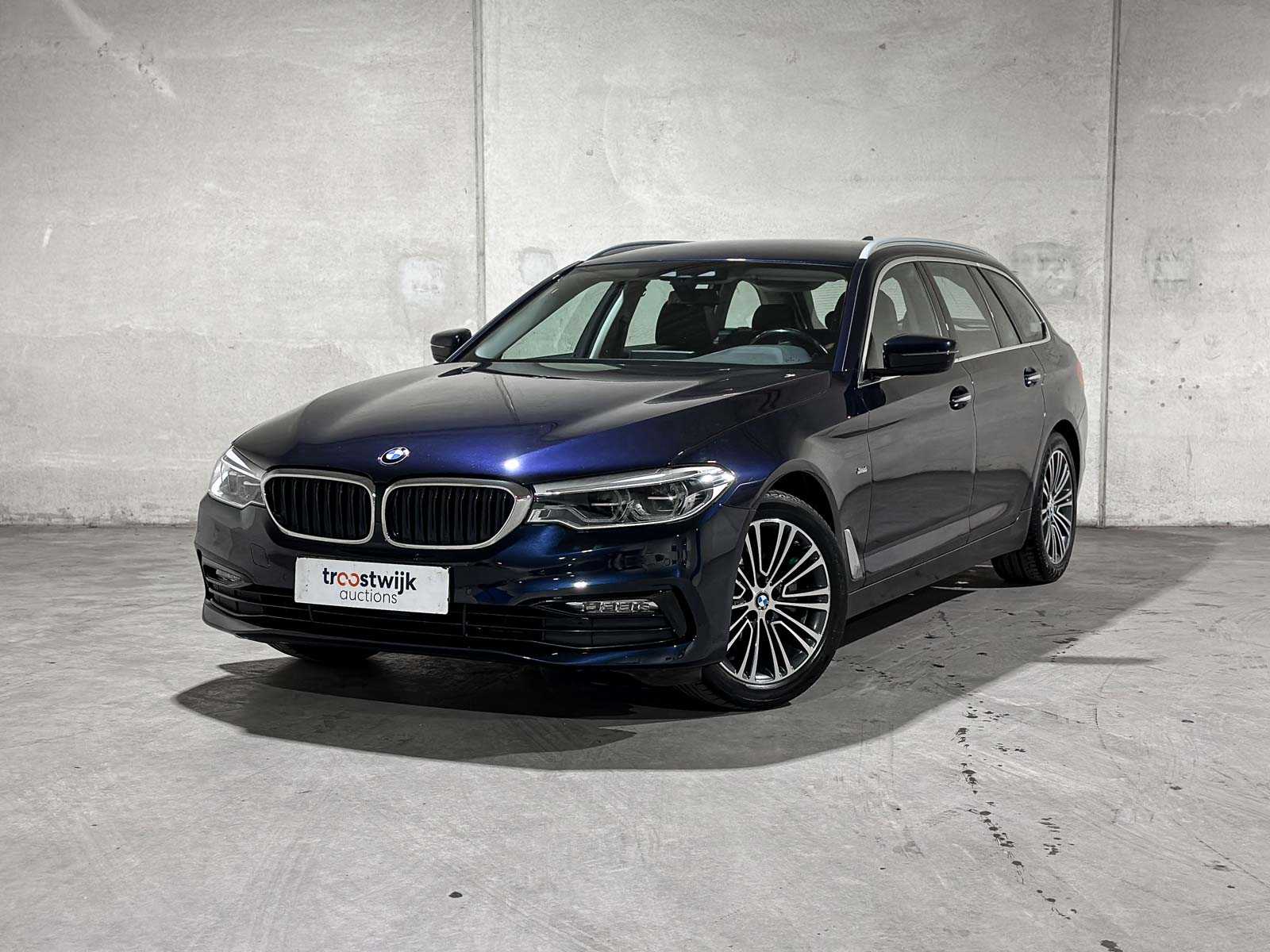 BMW 520i Touring High Executive Sport-Line 5-Series 184hp 2019, XG-208-V
