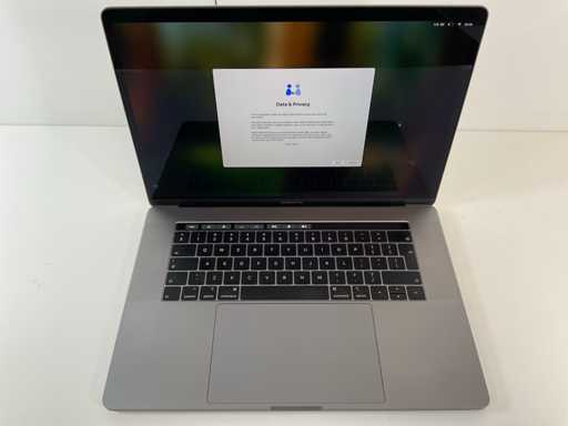 Apple MacBook Pro 15.4”, Core(TM) i7 9th Gen, 16 GB RAM, 256 GB NVMe, AMD Radeon Pro 555X 4 GB Laptop