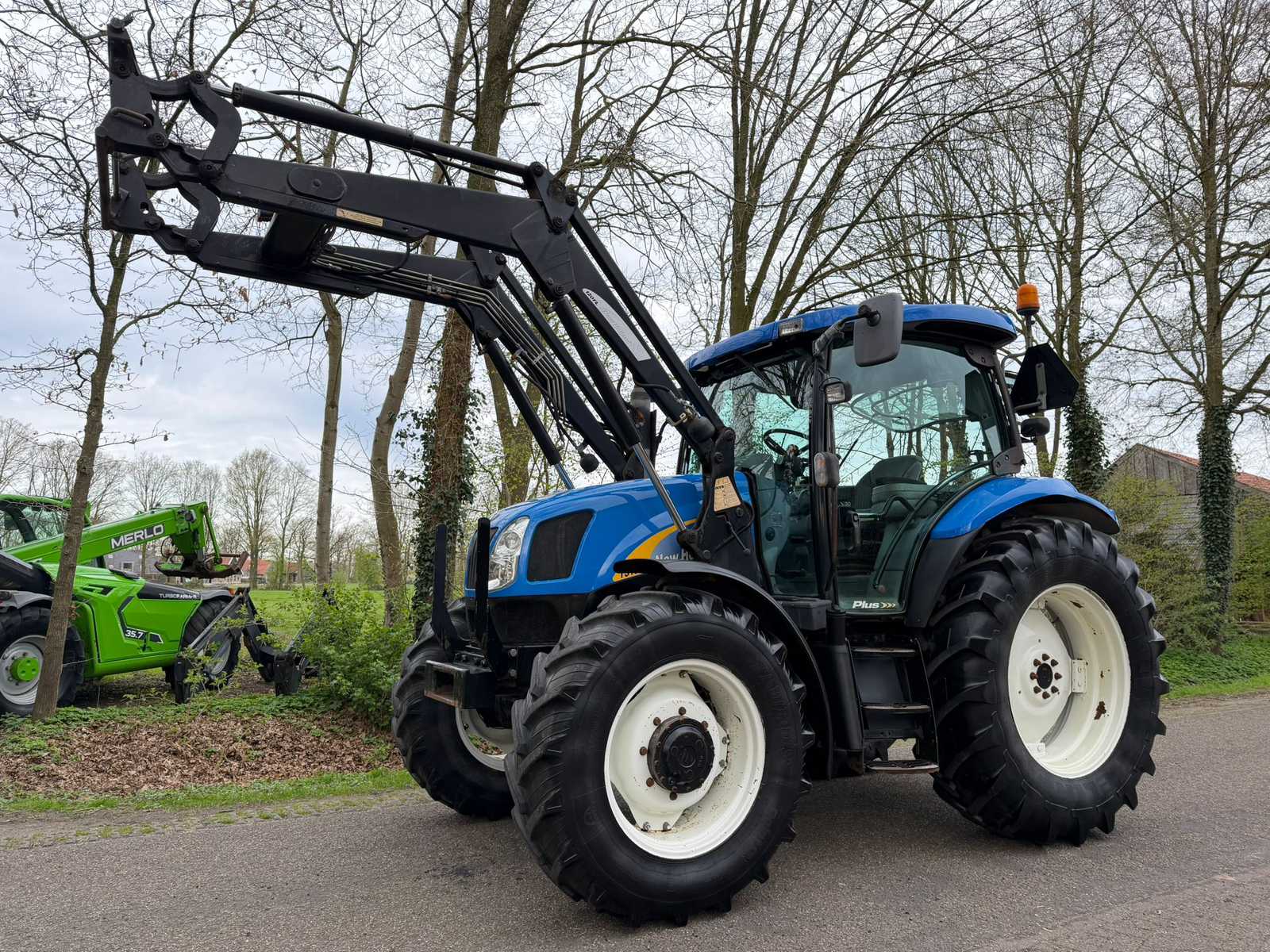 2007 new holland TS100A plus Four wheel drive farm tractor