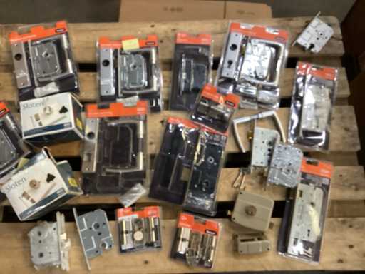 NEMEF miesza wiele ró?nych zamków i wk?adek b?benkowych