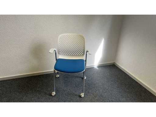 Boîtier en acier - Chaise quadruple Cavatina avec roulettes