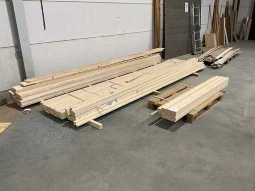 Lattes et planches d’épicéa variées