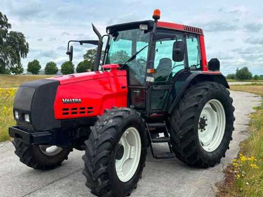 Trattore agricolo Valtra 6550 a trazione integrale del 2000