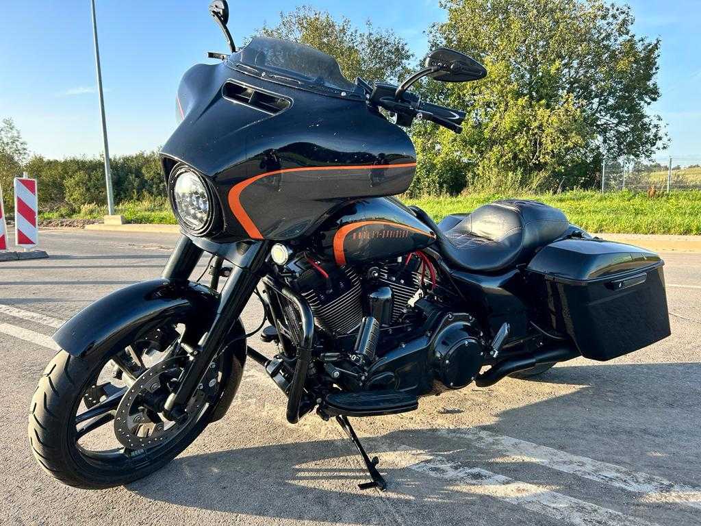 Harley-Davidson - FLHX Street Glide - Motorcycle