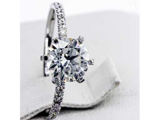 Gorgeous Luxury Ring Natural Diamond 1.81 carat in 18k white gold