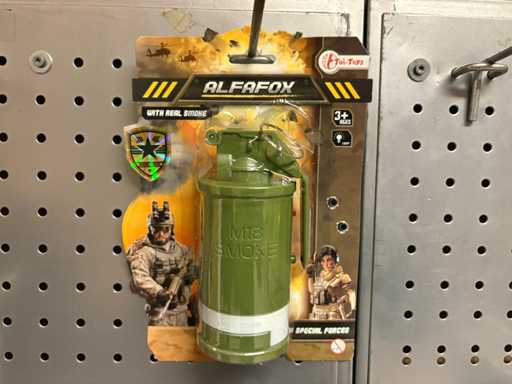 Granat zabawkowy (400x)