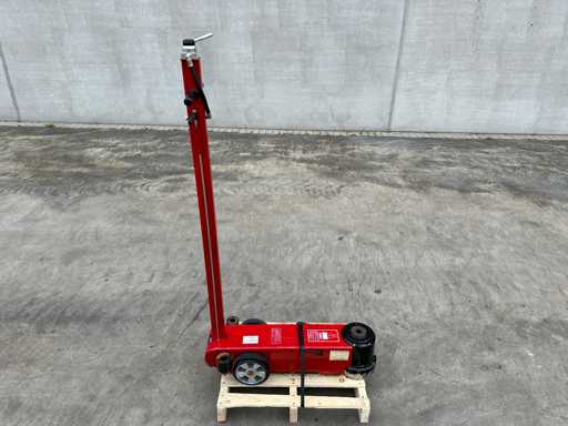 2025 - AY80 - Cric de garage