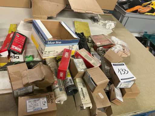 Mała partia elementów mocujących