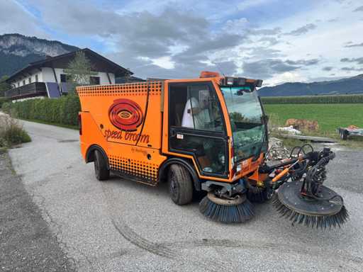 Embankment - P5955 - 2000 - Street sweeper