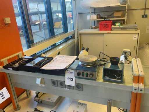Laboratory equipment (4x)