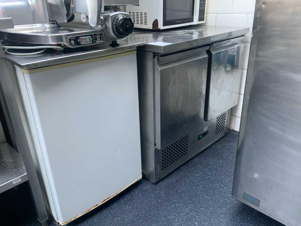 Refrigerated workbench with freezer and microwave