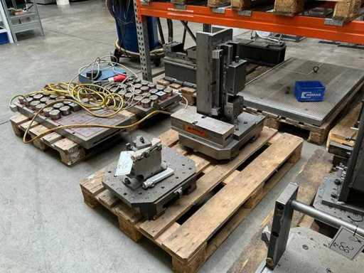 Assortment of tensioning towers (2x)
