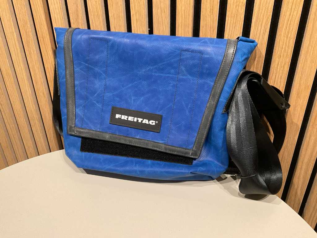 Freitag F11 Lassie Messenger bag | Troostwijk Auctions