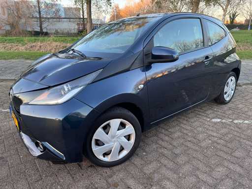 Toyota Aygo 1.0 VVT i x Play; HK-971-F