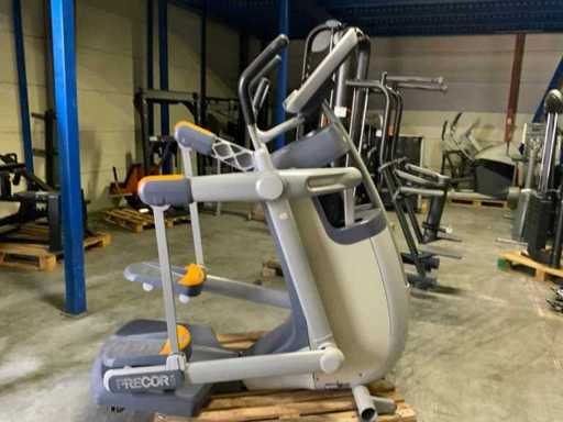 Precor 100i AMT Crosstrainer