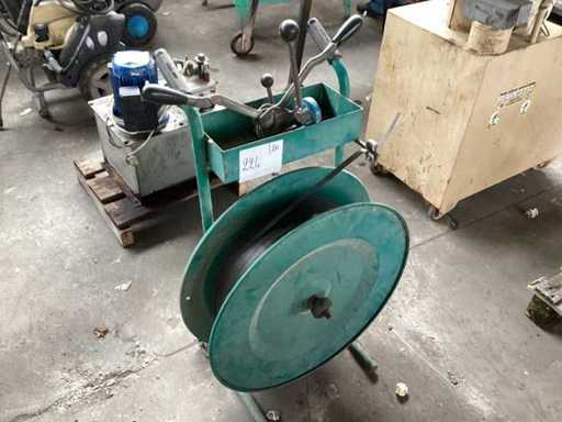 Manual strapping machine