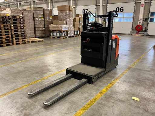 2023 Toyota OSE100W Man-up truck