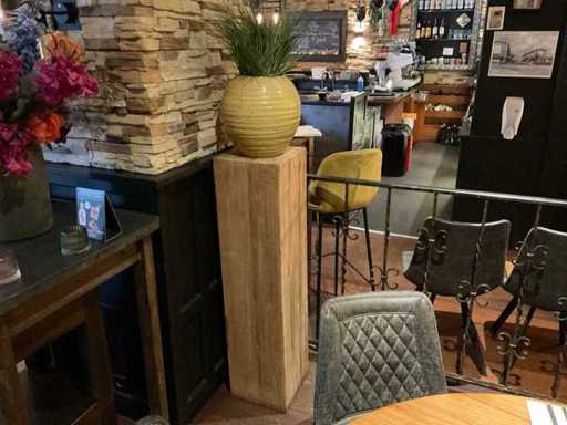 Säule mit Blumentopf (2x)