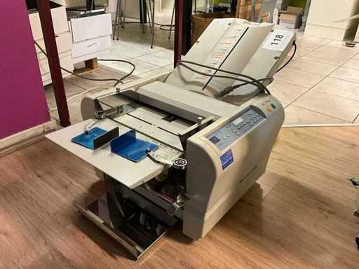 Machine plieuse Uchida F-43N