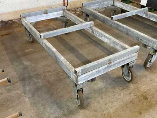 Tramvai de transport cu profil