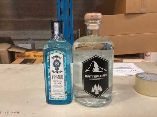 Grande quantità di liquore, gin e gin