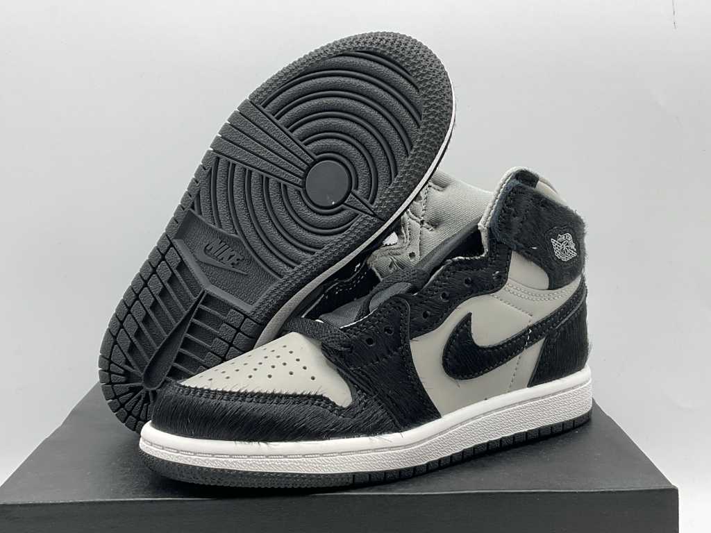 Nike Jordan 1 Retro High OG Twist 2.0 Medium Grey Kids Sneakers 29 1/2