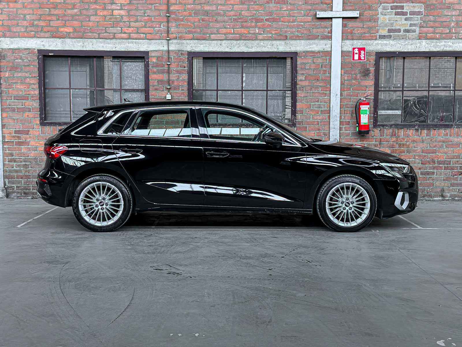 Audi A3 Sportback 35 TFSI Business Edition S Tronic 150pk 2021 (Origineel-NL + 1e Eigenaar), L-816-PG