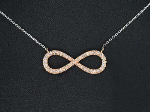 Witgouden collier met rosegouden infinity hanger diamant