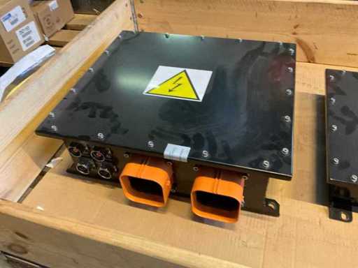 Auto con pacco batteria Catl