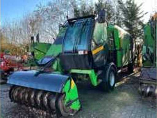 Agricultural & earthmoving machines