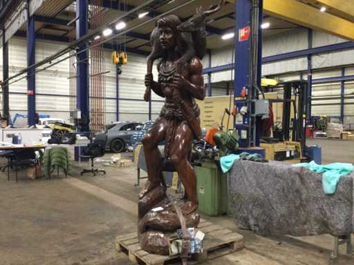 Grande statua in legno intagliata a mano