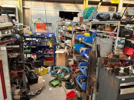 Lot de divers pièces et outillage
