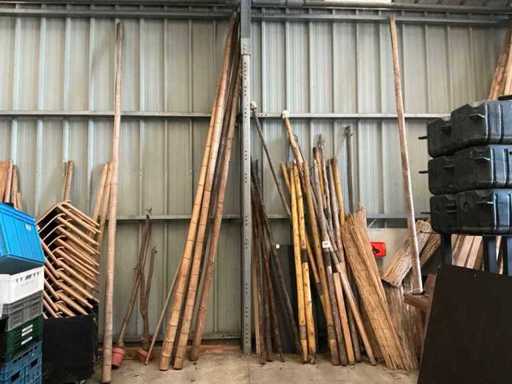 Diverses poutres, planches et plaques en bois (environ 60x)