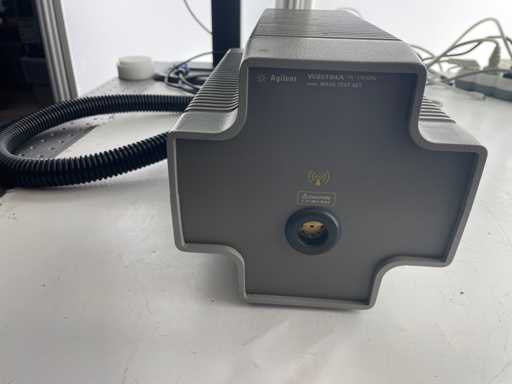 AGILENT - W85104A - 75-110Ghz Netwerkanalyzer