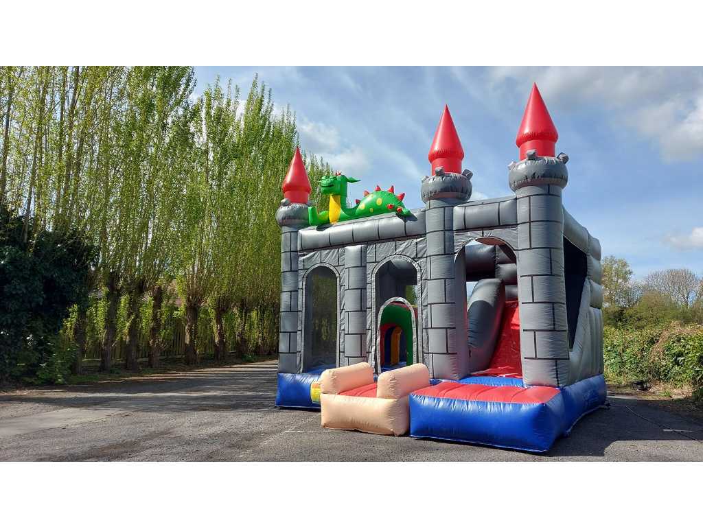 Noul castel bouncy 