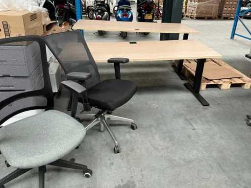 Scrivania (2x) con 2 sedie da ufficio