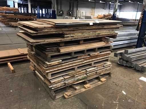 Pere?ii exteriori ai colibei pentru pere?i etan?i