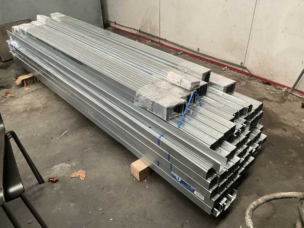 Approx. 140 metal studs GYPROC MSV50 + 66 aluminium profiles