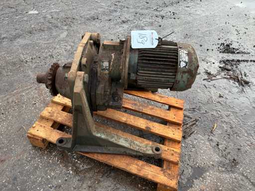 Avec AKE 112m Elektromotor aandrijving