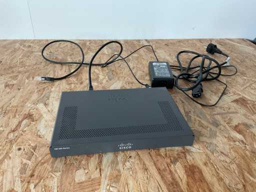 Cisco - ISR 900 - Router - Router