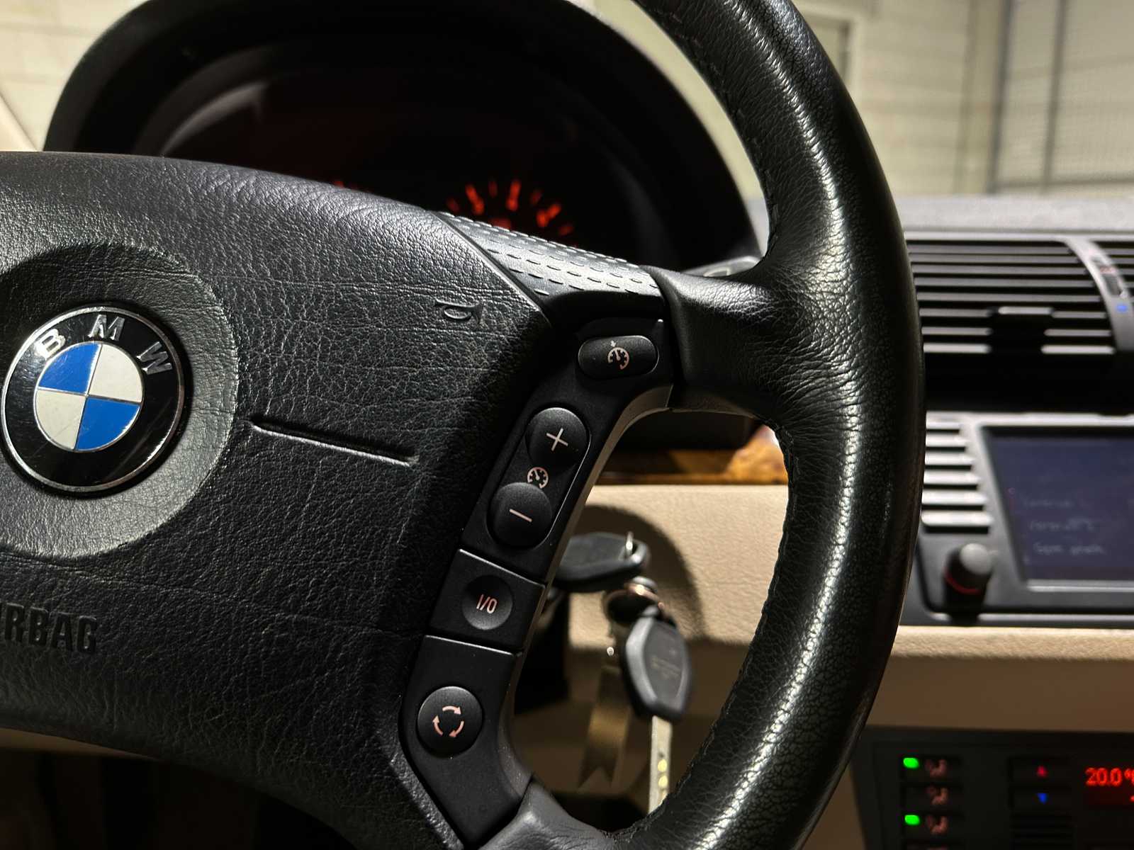 BMW X5 3.0i High Executive 231PK 2004, 71-RS-KR