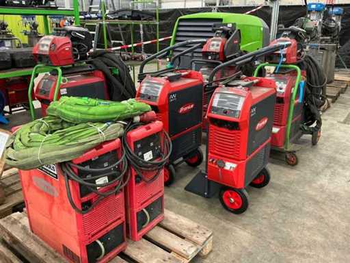 Welding machines and construction machines
