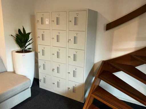 15 portes Armoire à casier